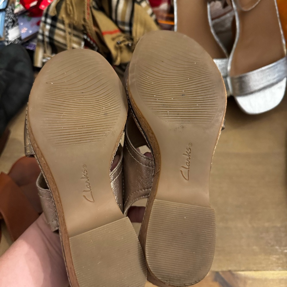 Clarks Women's Bronze Sandals - Picture 4 of 4